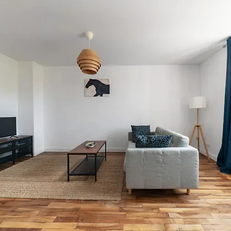 Leon Blum - Design - Parking Apartment *