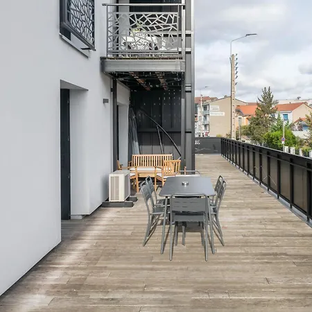 Leon Blum - Design - Parking Apartment *