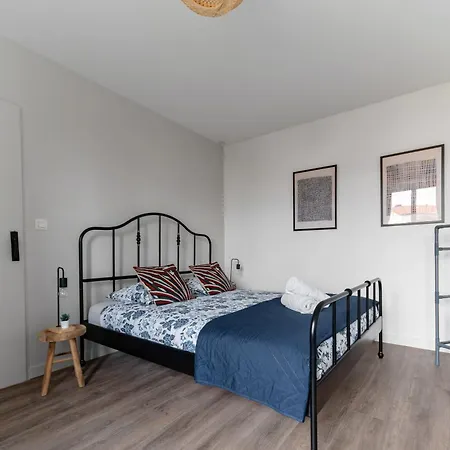 Leon Blum - Design - Parking Apartment Clermont-Ferrand