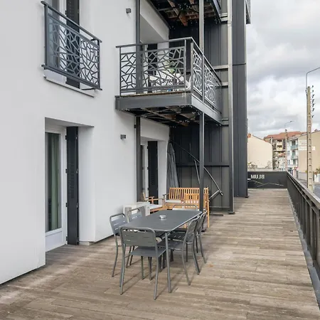 Leon Blum - Design - Parking Apartment *