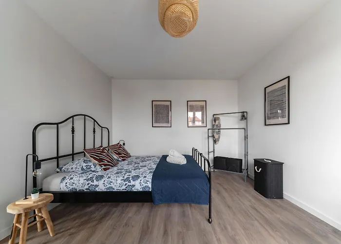 Leon Blum - Design - Parking Apartment *